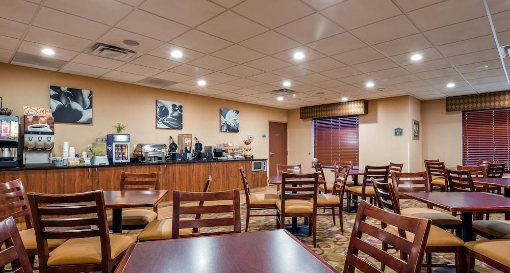 Best Western Plus Victor Inn & Suites Exterior photo