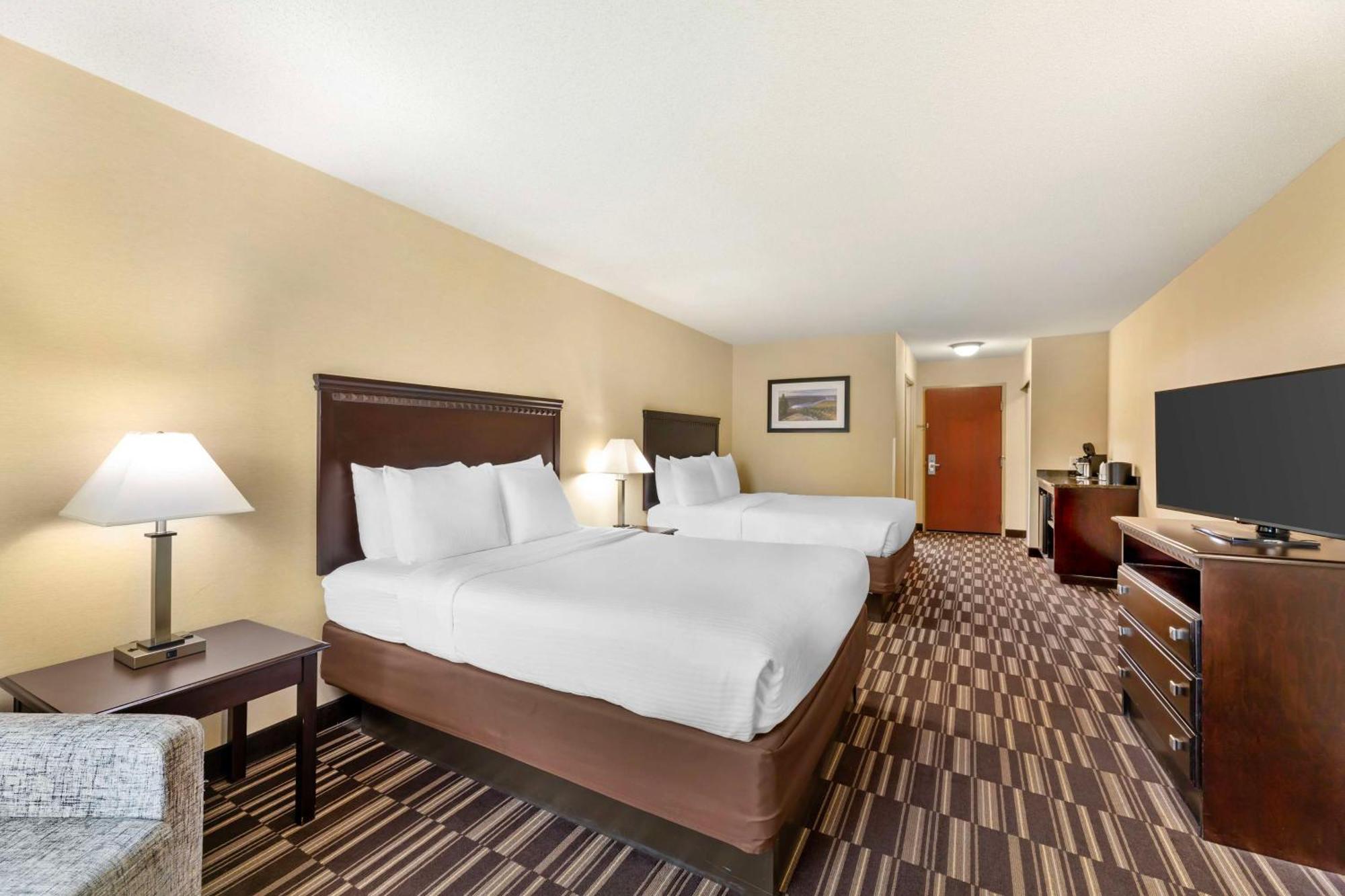 Best Western Plus Victor Inn & Suites Exterior photo