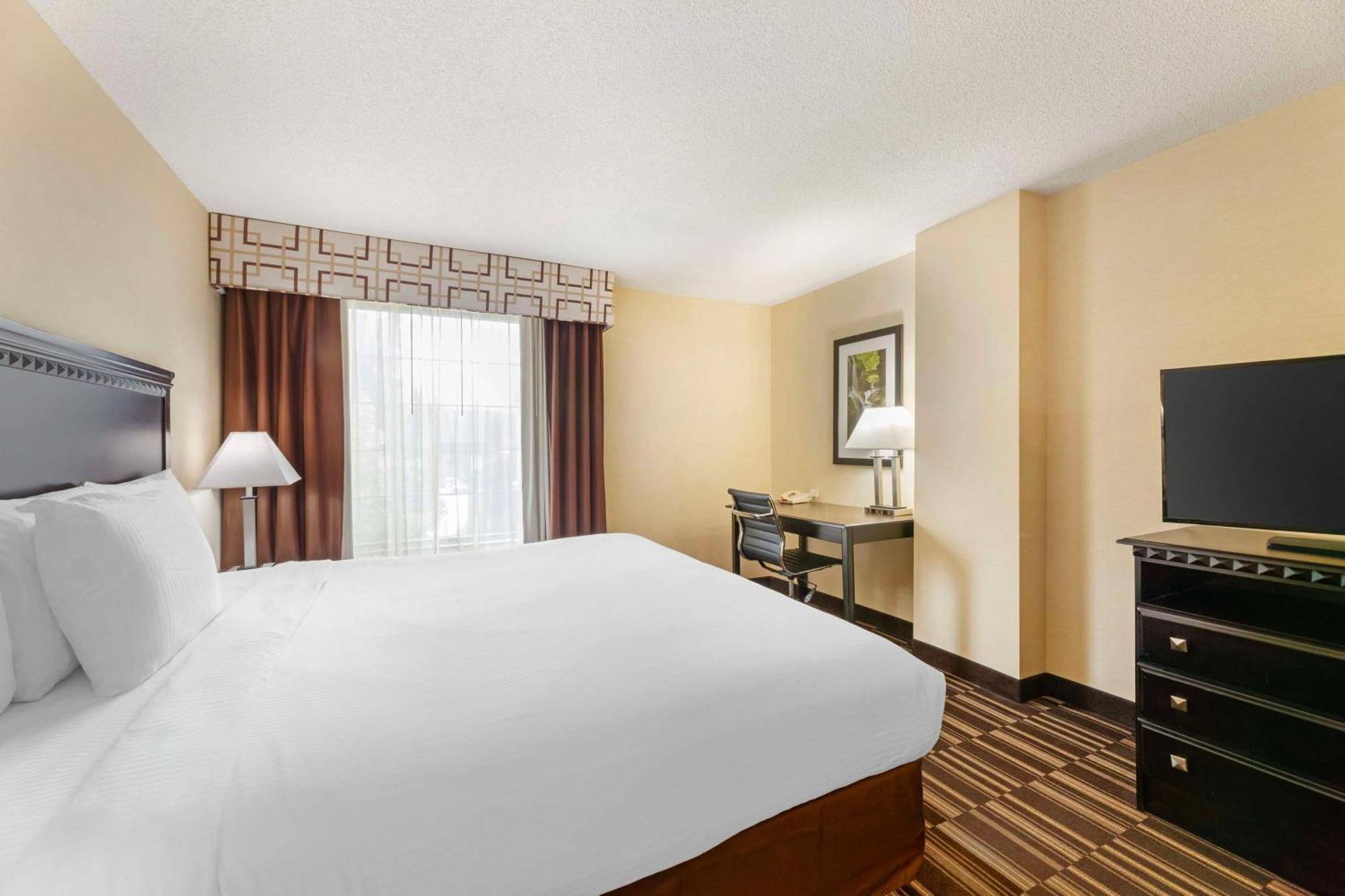 Best Western Plus Victor Inn & Suites Exterior photo
