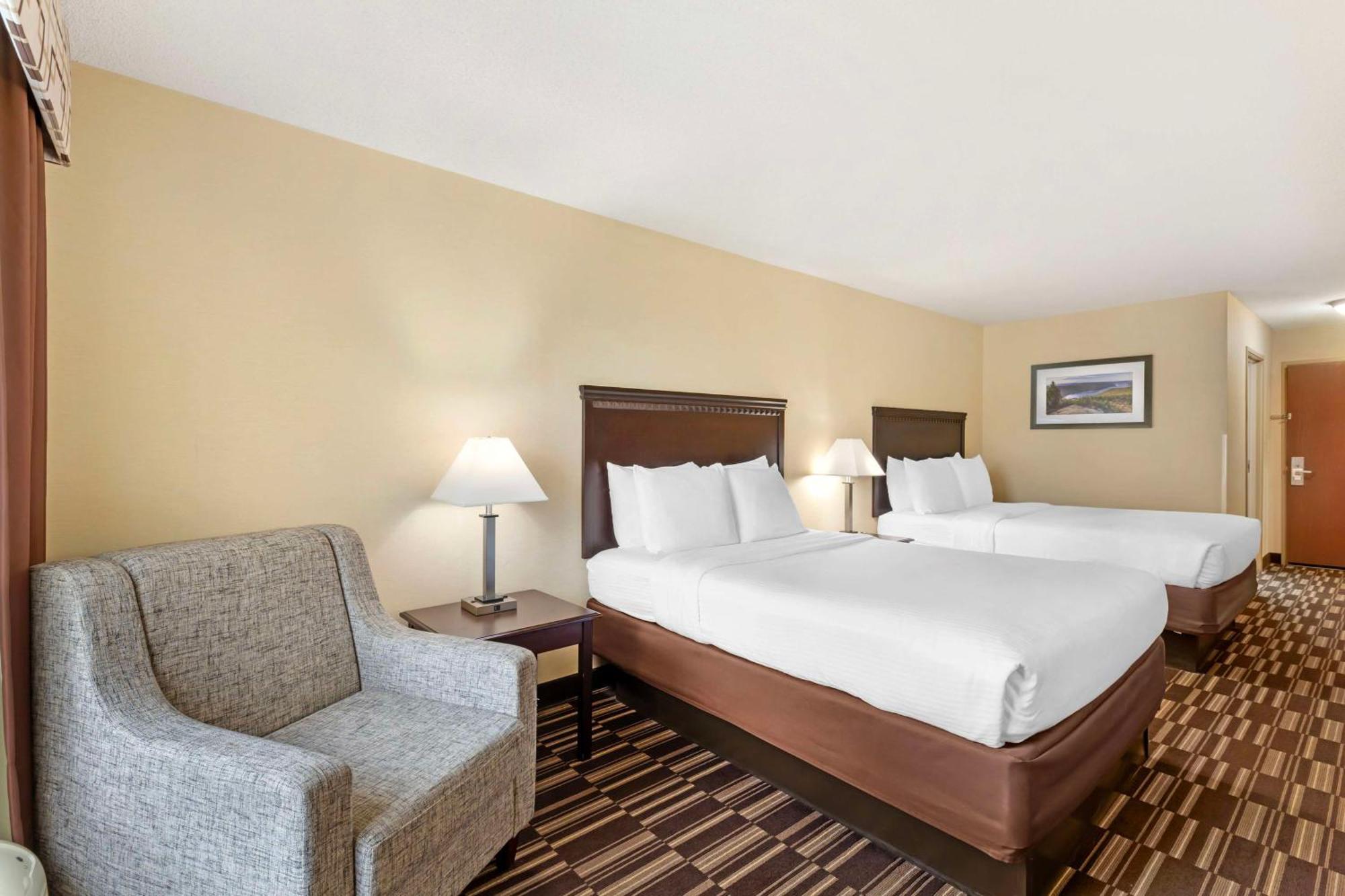 Best Western Plus Victor Inn & Suites Exterior photo