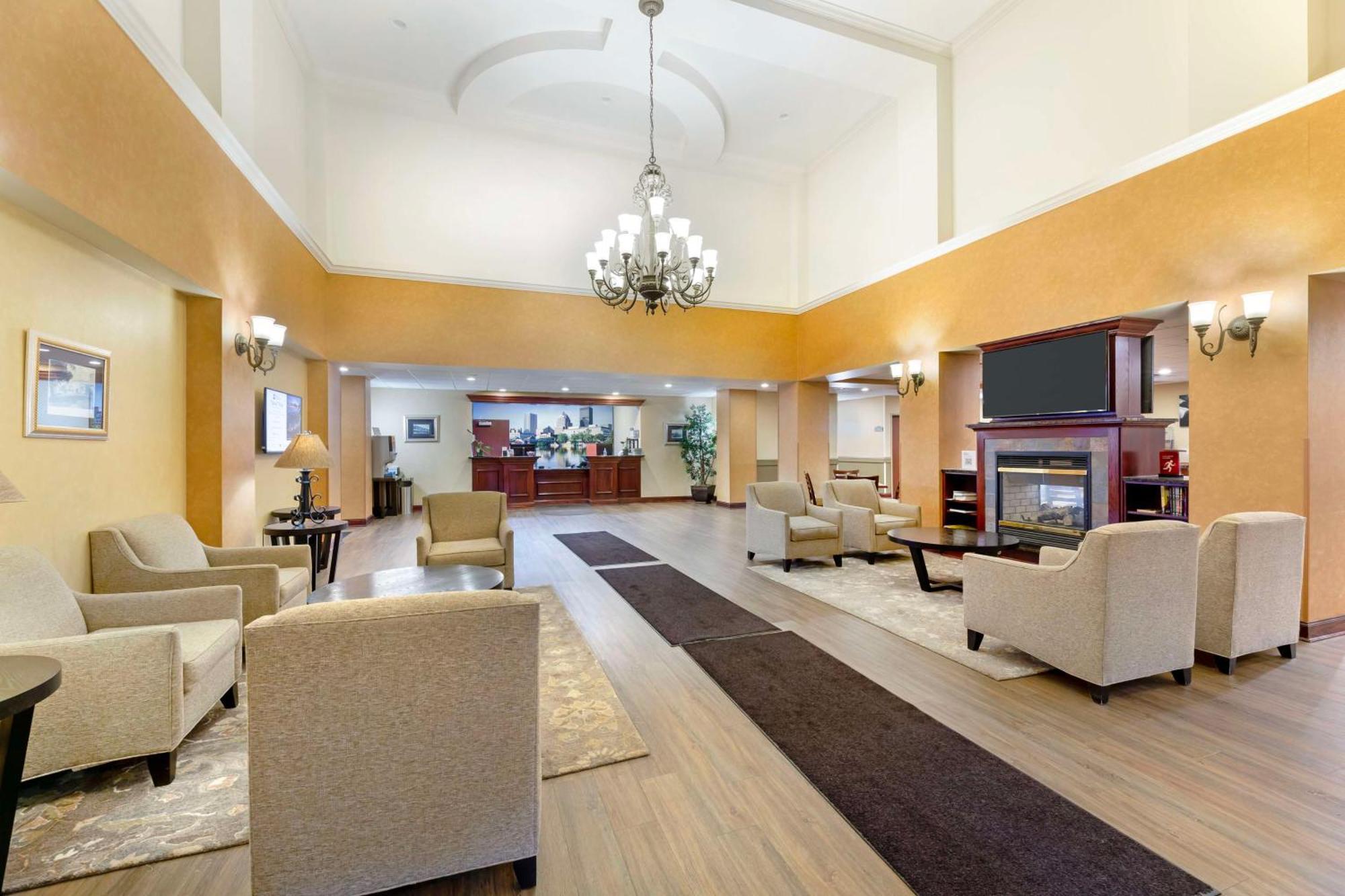Best Western Plus Victor Inn & Suites Exterior photo