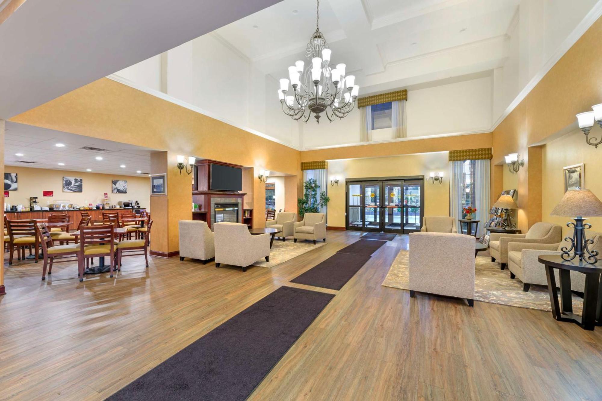 Best Western Plus Victor Inn & Suites Exterior photo