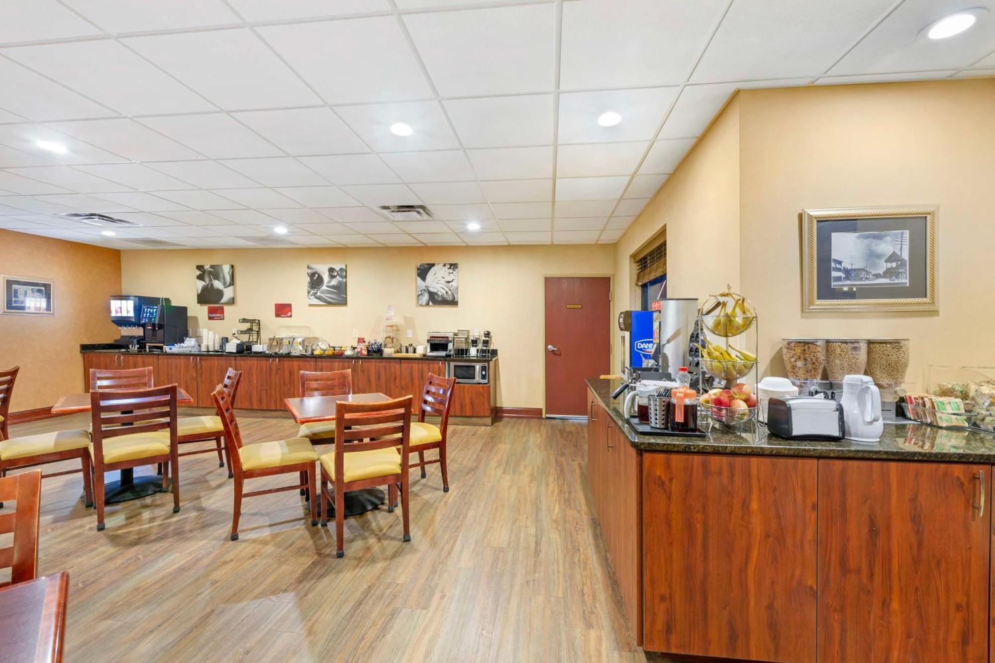 Best Western Plus Victor Inn & Suites Exterior photo