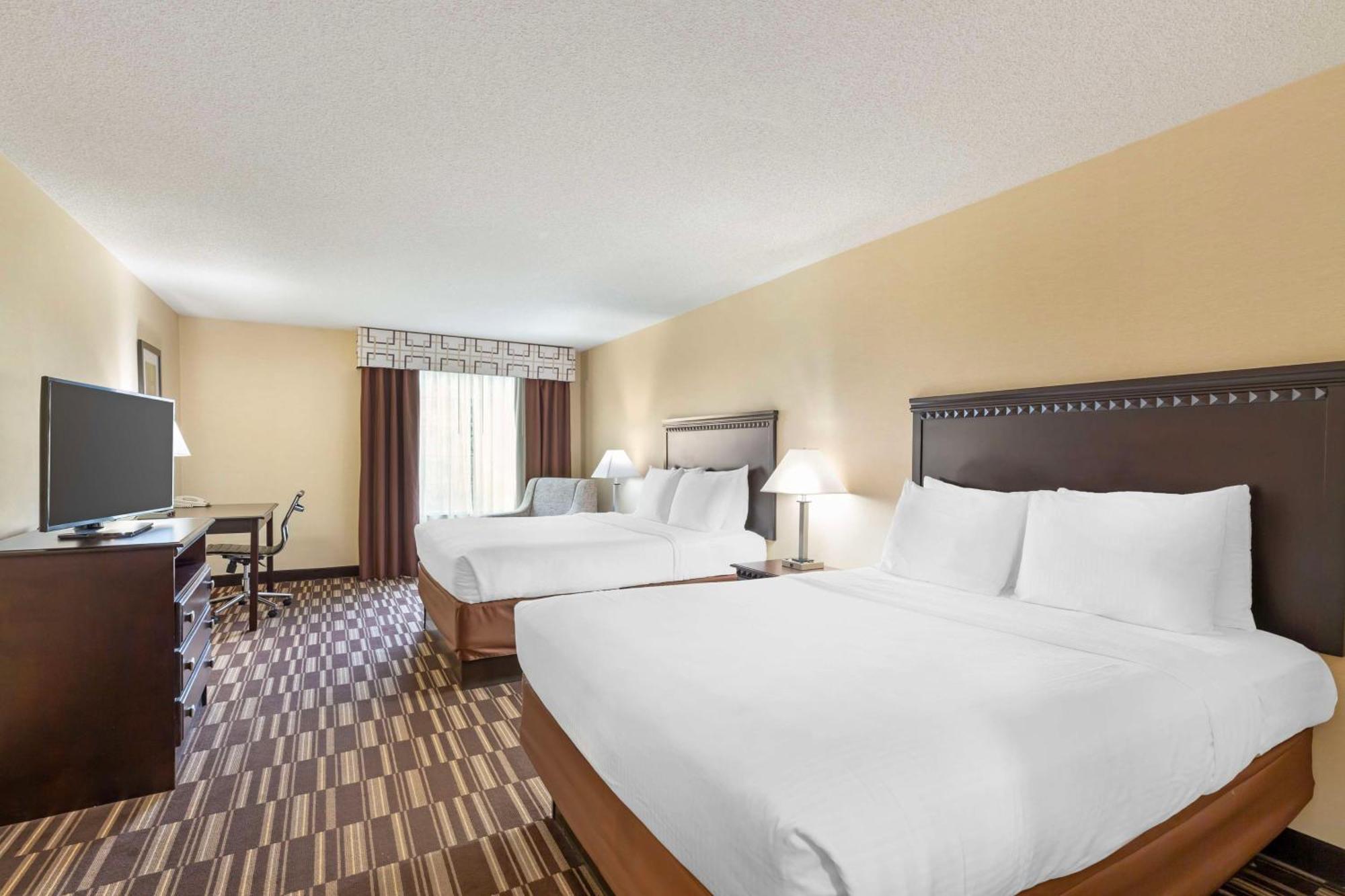 Best Western Plus Victor Inn & Suites Exterior photo