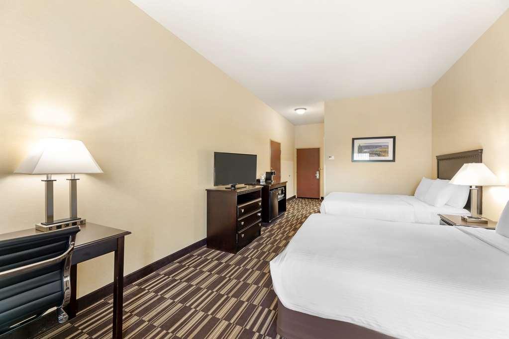 Best Western Plus Victor Inn & Suites Room photo