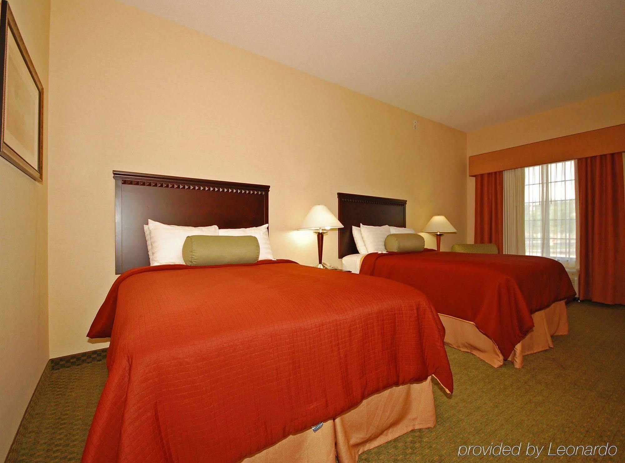 Best Western Plus Victor Inn & Suites Room photo